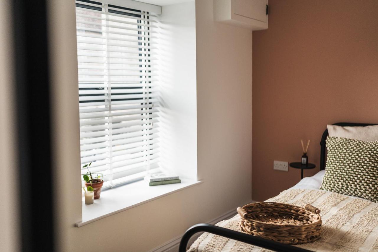 Wych Cottage, Striking 2 Bed, Parking, Ground Floor Flat - Step Free Сомертон Экстерьер фото